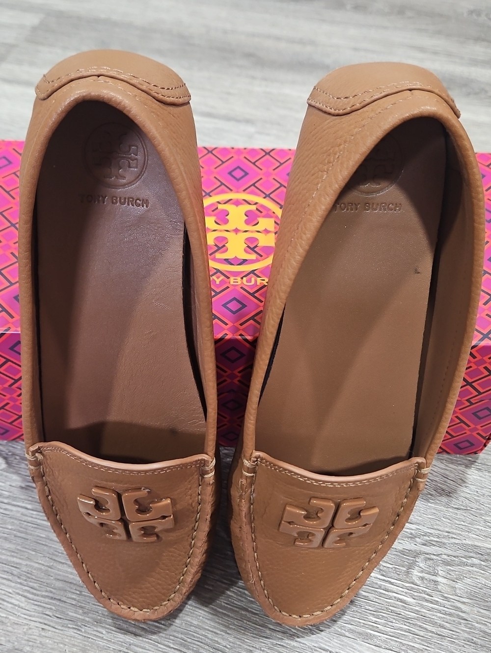 Tory Burch Lowell 2 Driver Tumbled Leather Size 7 Royal Tan - Picture 10 of 11